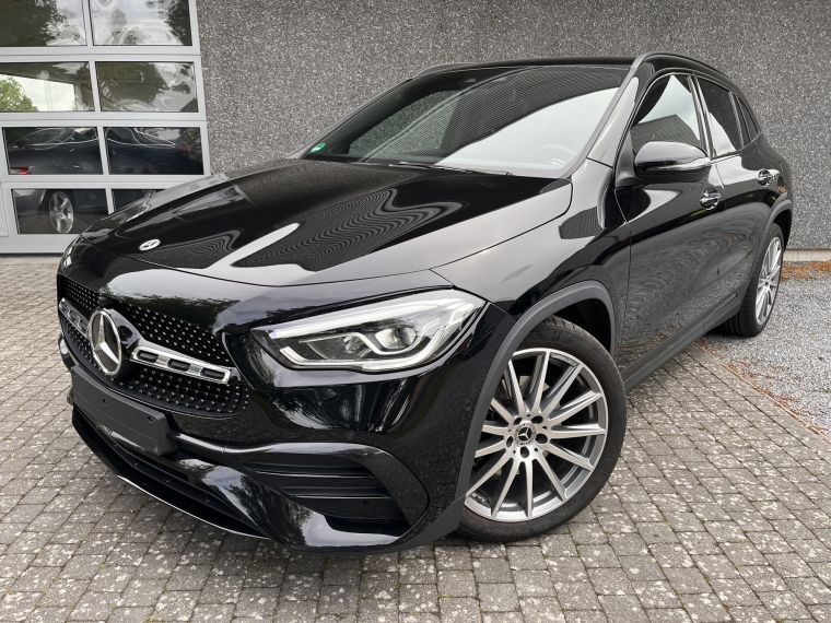 MERCEDES GLA200 AMG+NIGHTPACK