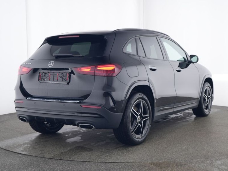 MERCEDES GLA250e AMG+NIGHT PACK